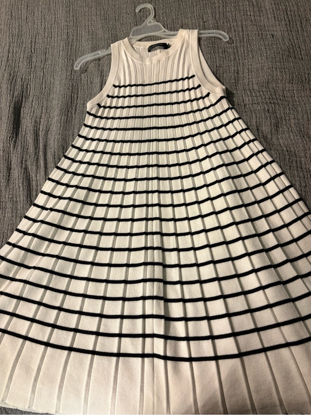 ZESICA Striped Knit Pleated Midi Dress Sleeveless Crewneck White Black Size L